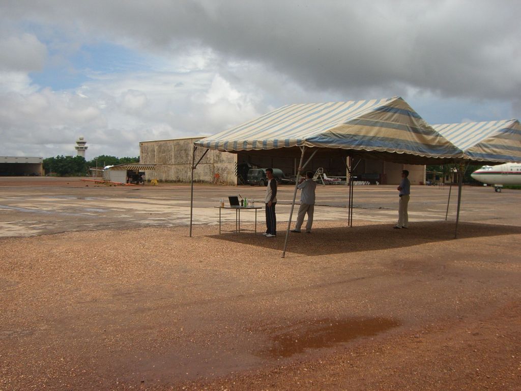 In-flight control via Iridium in Ouagadougou, 2006. In-flight control via Iridium in Ouagadougou, 2006.